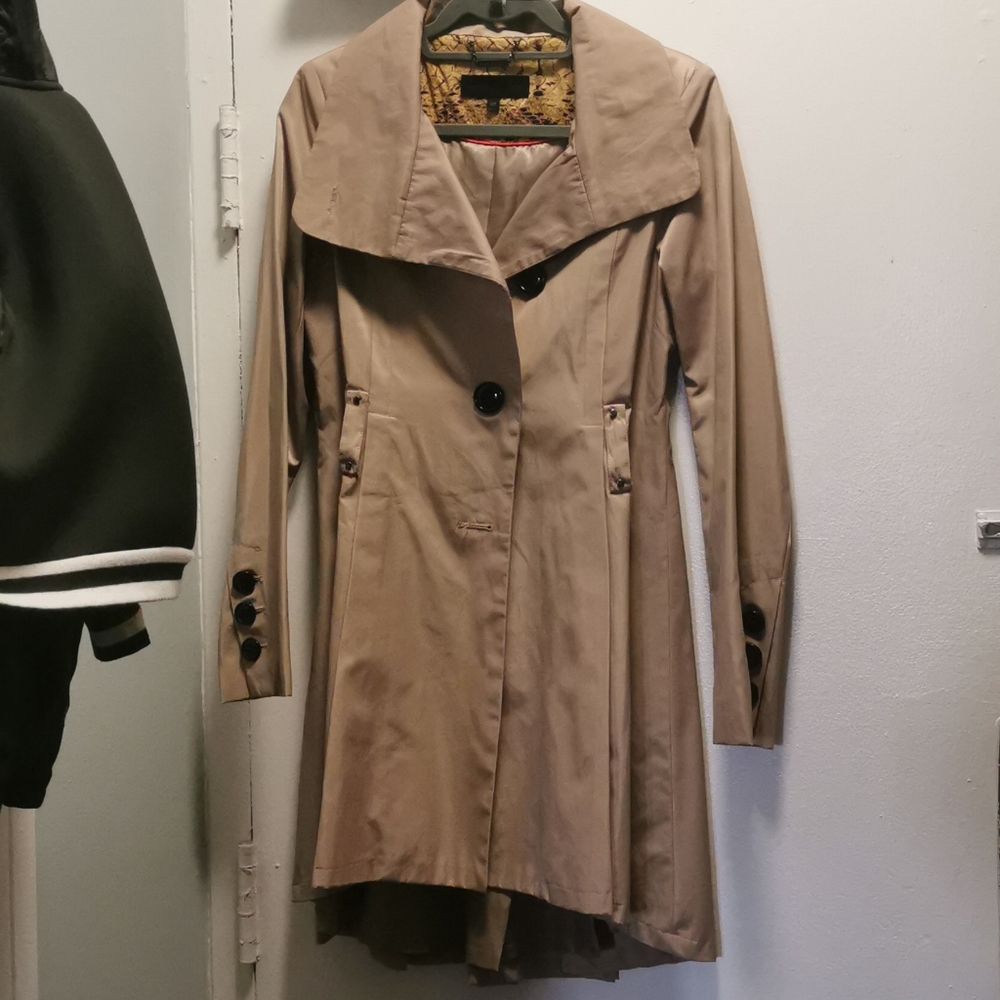 Steve Madden rain coat. Size S